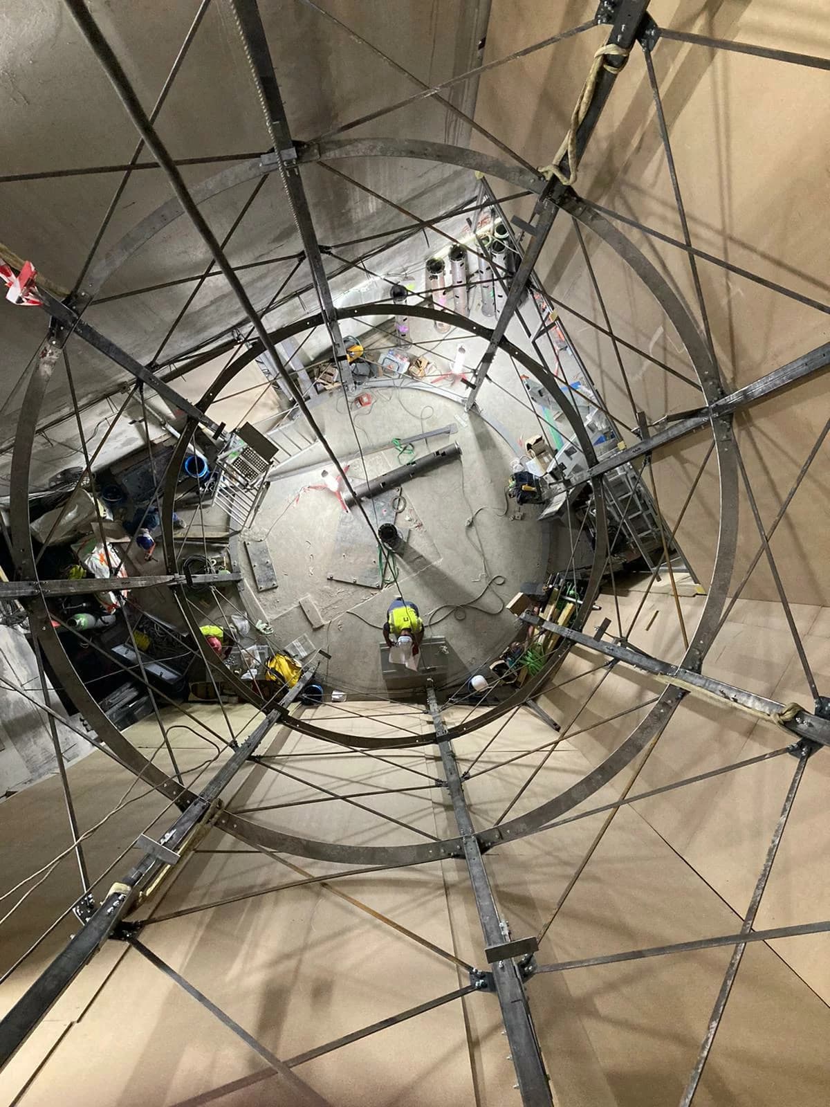 Réalisation montage de l’escalier Dior Paris